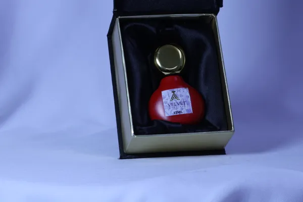 Arabian_Aura_Velvet_Mystique_Rose_Agarwood_Amber_Attar_Roll-On