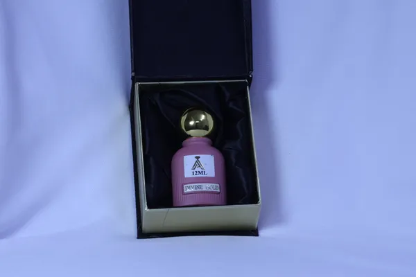 Arabian_Aura_Divine_Gold_White_Musk_Vanilla_Amber_Attar_Roll-On