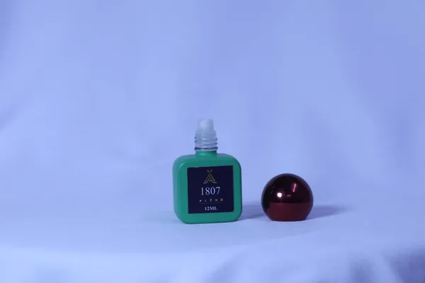 Arabian_Aura_1807_White_Musk_Woody_Amber_Attar_Roll-On
