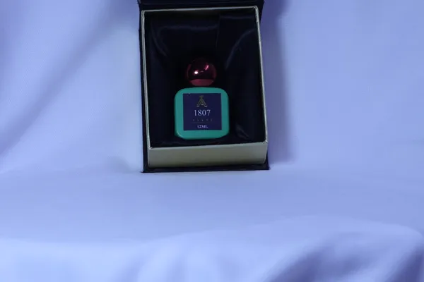 Arabian_Aura_1807_White_Musk_Woody_Amber_Attar_Roll-On