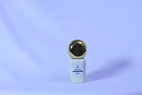 Arabian_Aura_White_Oud_Woody_Amber_Musk_Attar_Roll_On
