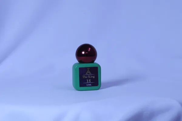 Arabian_Aura_The_King_18_Woody_Leather_Cedarwood_Attar_Roll-On