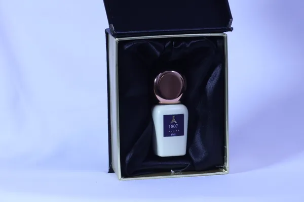 Arabian_Aura_1807_Blend_White_Musk_Woody_Attar_Roll_On