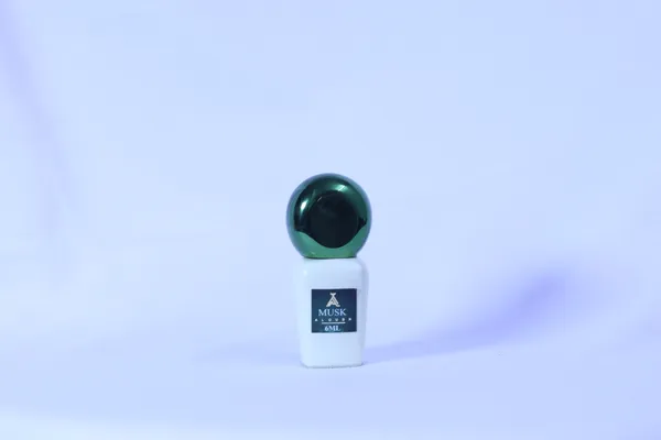 Arabian_Aura_Musk_Al_Oudh_Amber_Woody_Concentrated_Attar_Roll_On