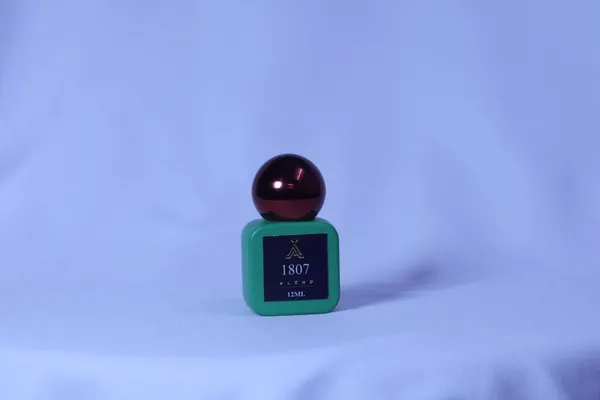 Arabian_Aura_1807_White_Musk_Woody_Amber_Attar_Roll-On