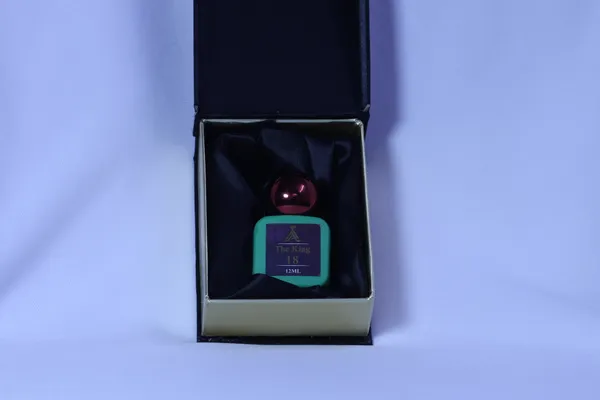 Arabian_Aura_The_King_18_Woody_Leather_Cedarwood_Attar_Roll-On