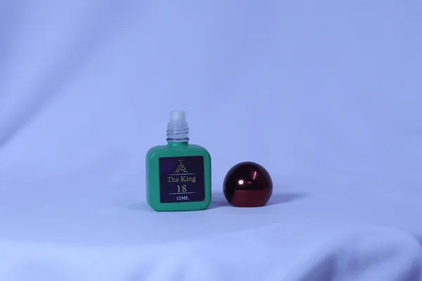 Arabian_Aura_The_King_18_Woody_Leather_Cedarwood_Attar_Roll-On