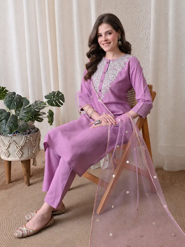 Lavender_Embroidered_Kurta_Set_With_Dupatta_For_Women