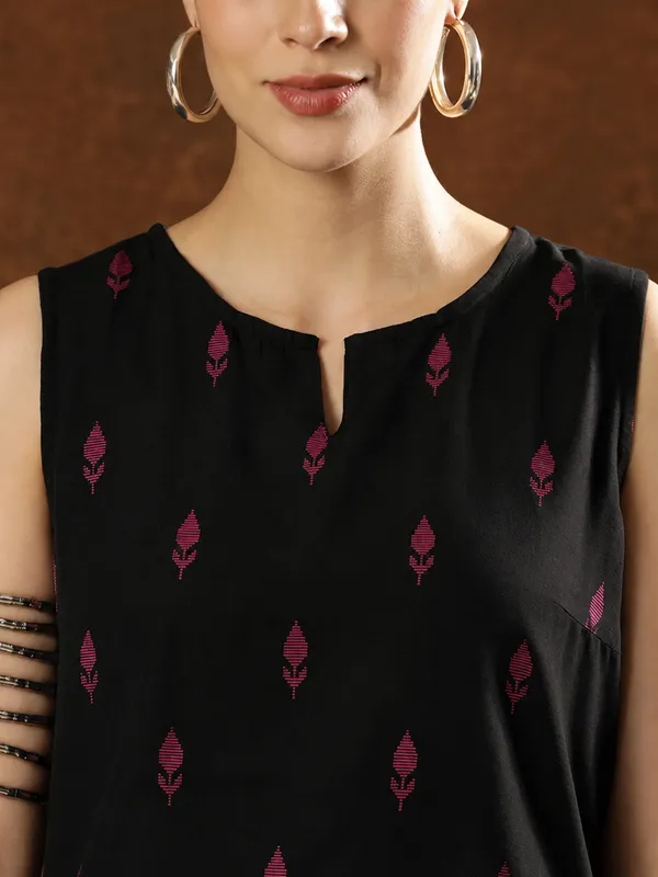 Black_Printed_Sleeveless_Kurta_Set_for_Women