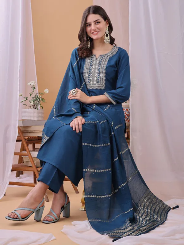 Navy_Blue_Embroidered_Ethnic_Suit_Set_for_Women