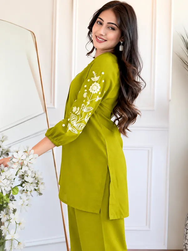 Green_Embroidered_Kurta_Pant_Set_for_Women