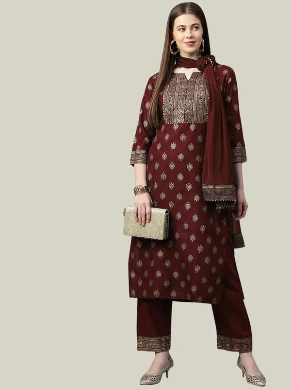 Maroon_Printed_Ethnic_Kurta_Set_For_Women