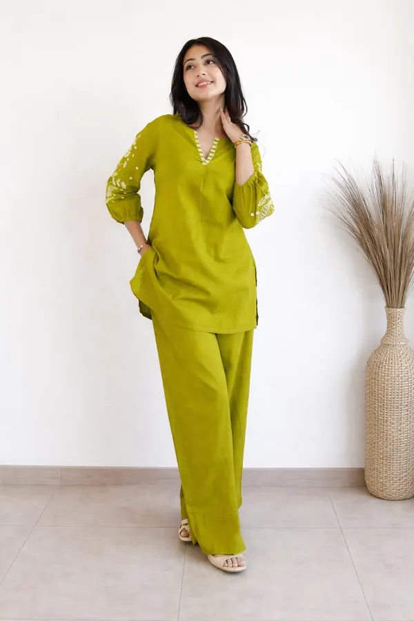 Green_Embroidered_Kurta_Pant_Set_for_Women