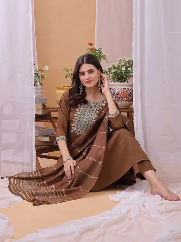 Brown_Embroidered_Straight_Kurta_For_Women