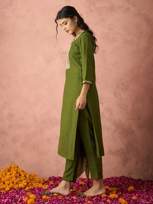Olive_Green_Embroidered_Kurta_Set_For_Women