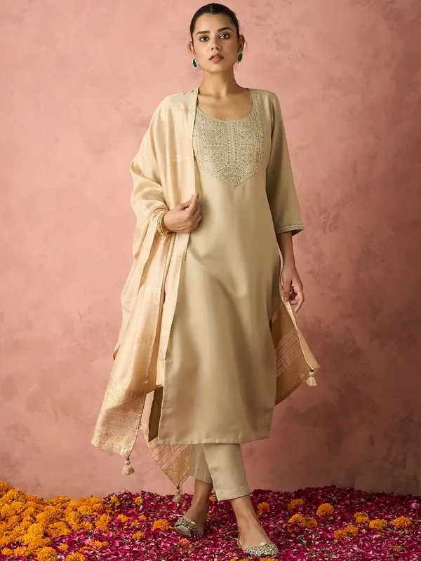 Beige_Straight_Fit_Ethnic_Kurta_Set_for_Women