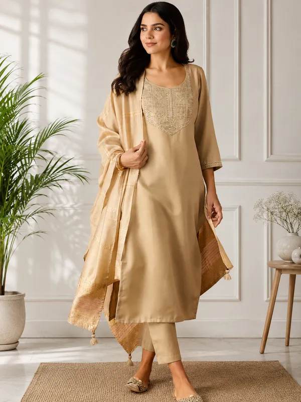 Beige_Straight_Fit_Ethnic_Kurta_Set_for_Women