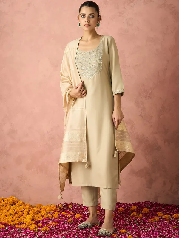Beige_Straight_Fit_Ethnic_Kurta_Set_for_Women