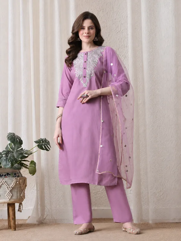 Lavender_Embroidered_Kurta_Set_With_Dupatta_For_Women