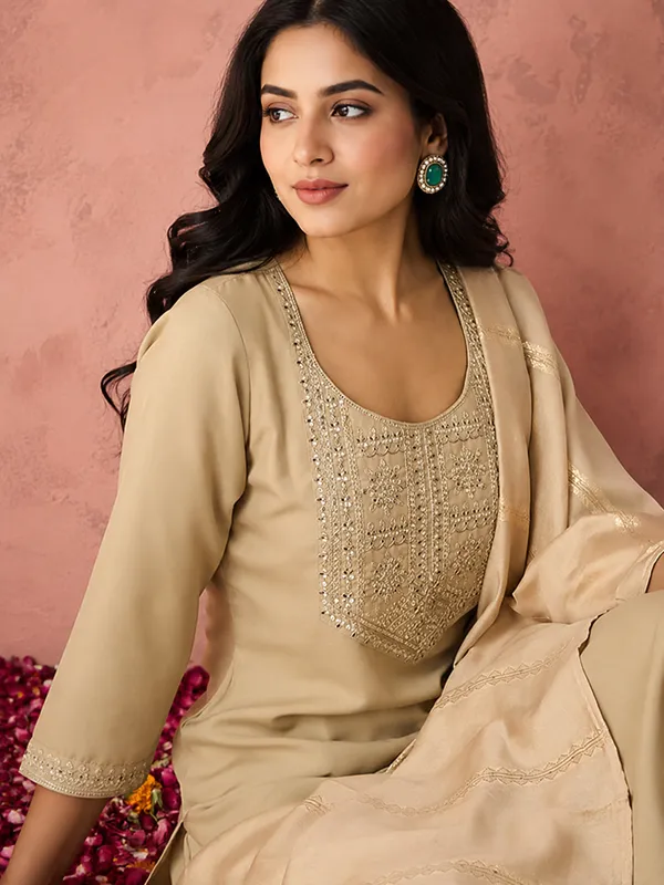 Beige_Straight_Fit_Ethnic_Kurta_Set_for_Women