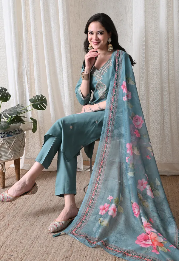Teal_Embroidered_Ethnic_Kurta_Set_for_Women