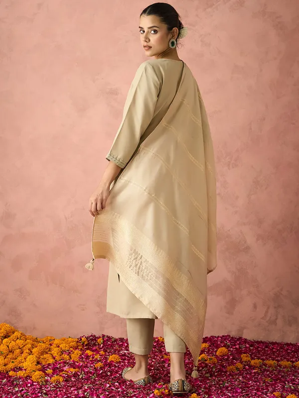 Beige_Straight_Fit_Ethnic_Kurta_Set_for_Women