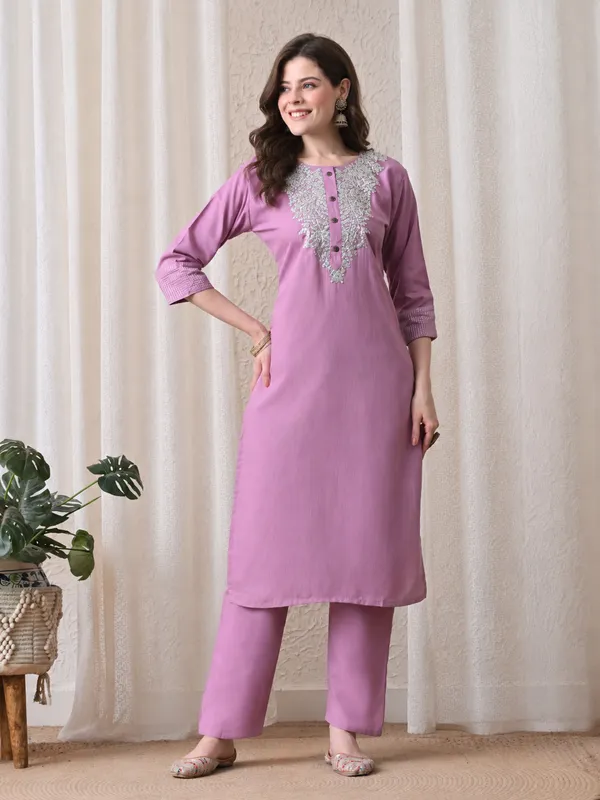 Lavender_Embroidered_Kurta_Set_With_Dupatta_For_Women