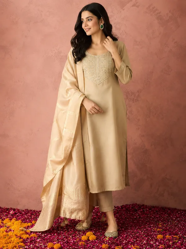 Beige_Straight_Fit_Ethnic_Kurta_Set_for_Women
