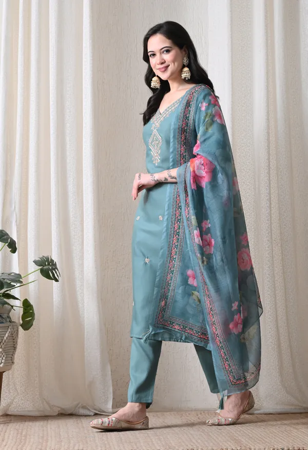 Teal_Embroidered_Ethnic_Kurta_Set_for_Women