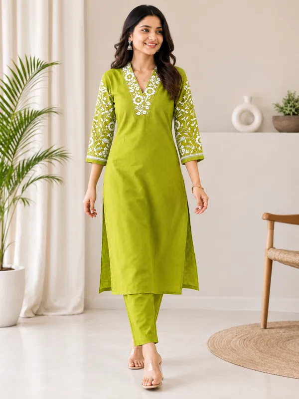 Green_Printed_Straight_Kurta_Pant_Set_for_Women