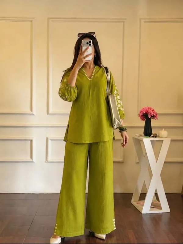 Green_Embroidered_Kurta_Pant_Set_for_Women
