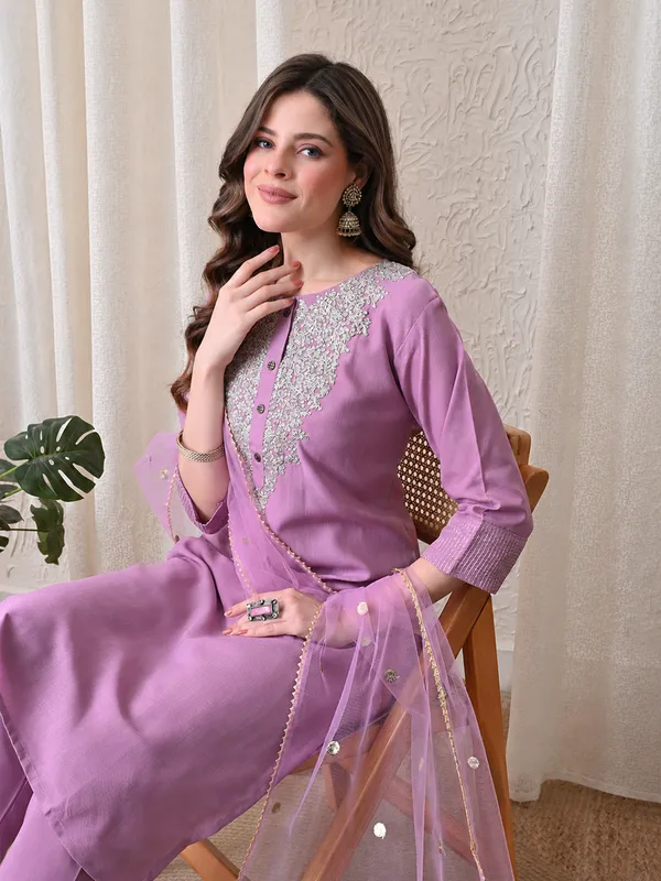 Lavender_Embroidered_Kurta_Set_With_Dupatta_For_Women
