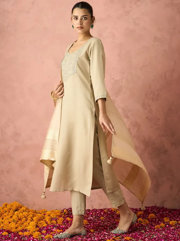 Beige_Straight_Fit_Ethnic_Kurta_Set_for_Women