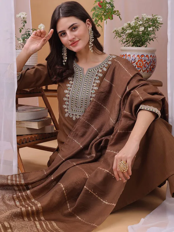 Brown_Embroidered_Straight_Kurta_For_Women