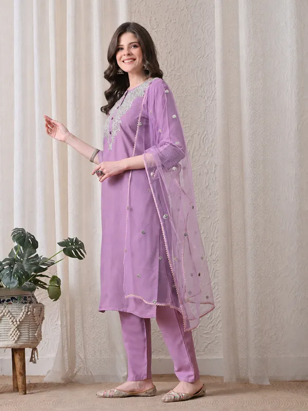 Lavender_Embroidered_Kurta_Set_With_Dupatta_For_Women