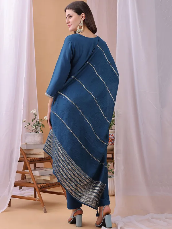 Navy_Blue_Embroidered_Ethnic_Suit_Set_for_Women
