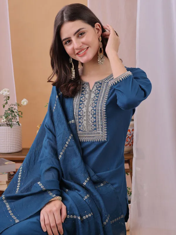 Navy_Blue_Embroidered_Ethnic_Suit_Set_for_Women