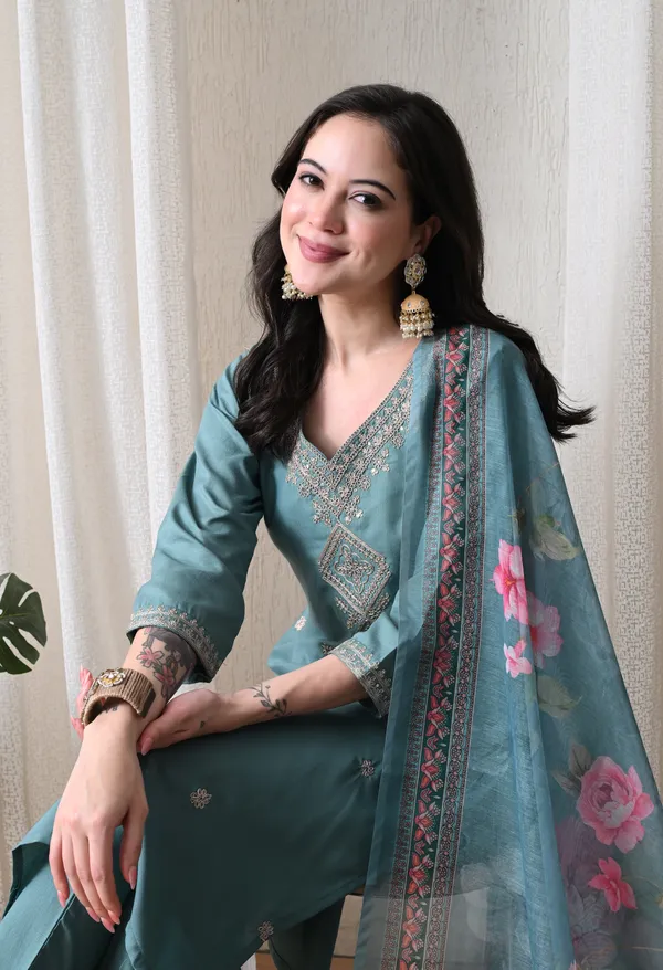 Teal_Embroidered_Ethnic_Kurta_Set_for_Women