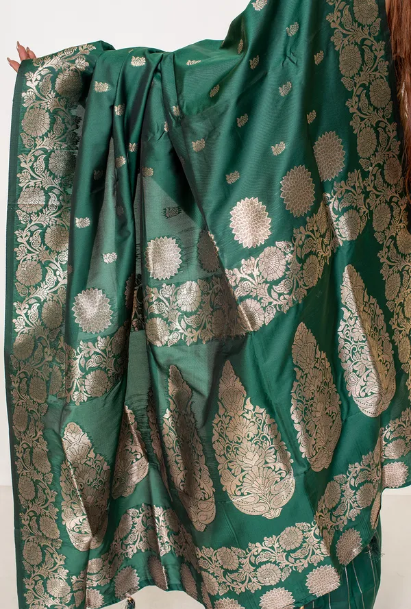 Bottle_Green_Silk_Woven_Saree_for_Women