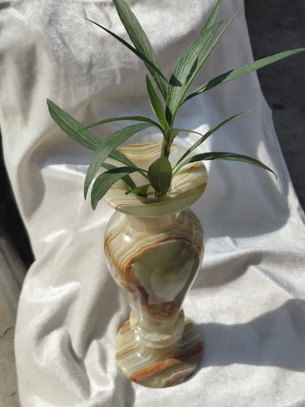 Handcrafted_Natural_Onyx_Vase_|_Elegant_Home_Decor_|_Vintage_Style