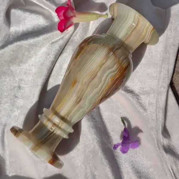 Handcrafted_Natural_Onyx_Vase_|_Elegant_Home_Decor_|_Vintage_Style