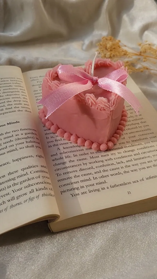 Textured_Heart_Shaped_Decorative_Gift_Box