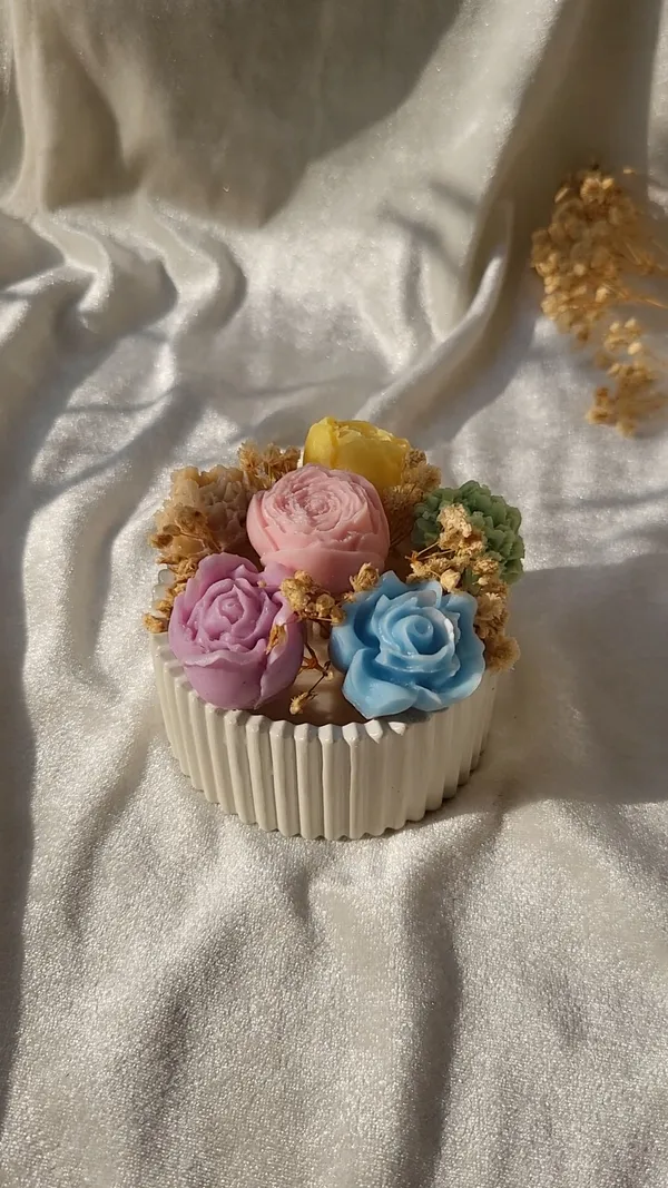 Ribbed_Pastel_Floral_Arrangement_Planter