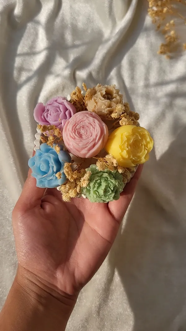 Ribbed_Pastel_Floral_Arrangement_Planter