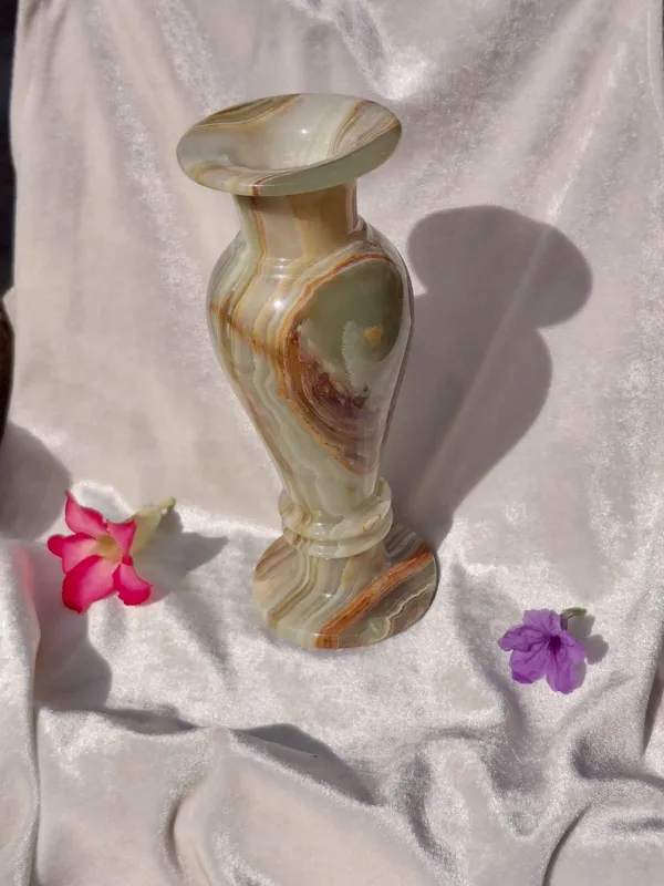 Handcrafted_Natural_Onyx_Vase_|_Elegant_Home_Decor_|_Vintage_Style