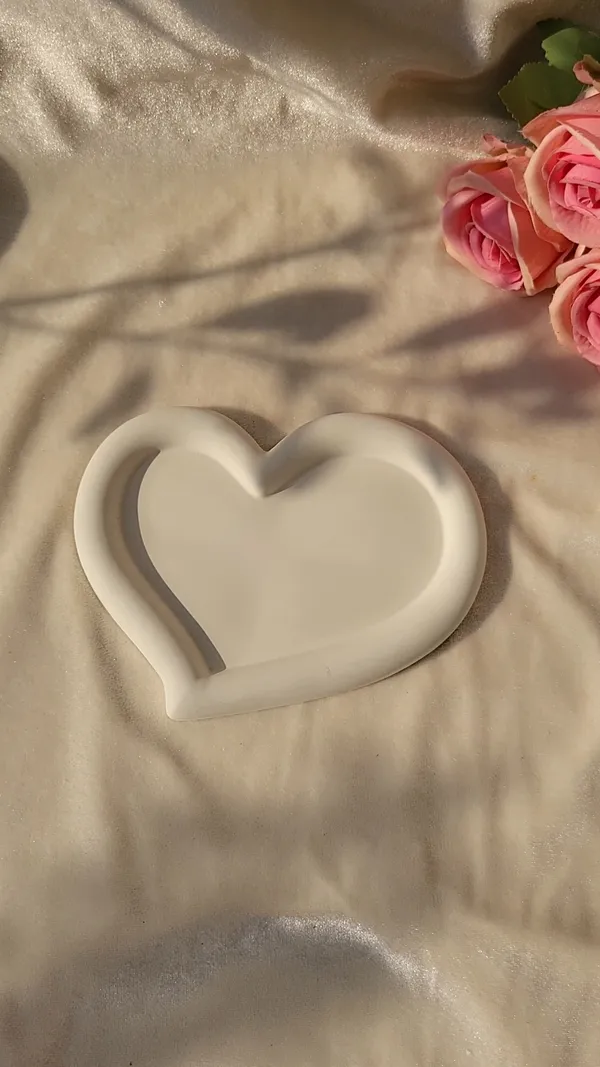 White_Concrete_Minimalist_Heart_Shape_Decorative_Tray