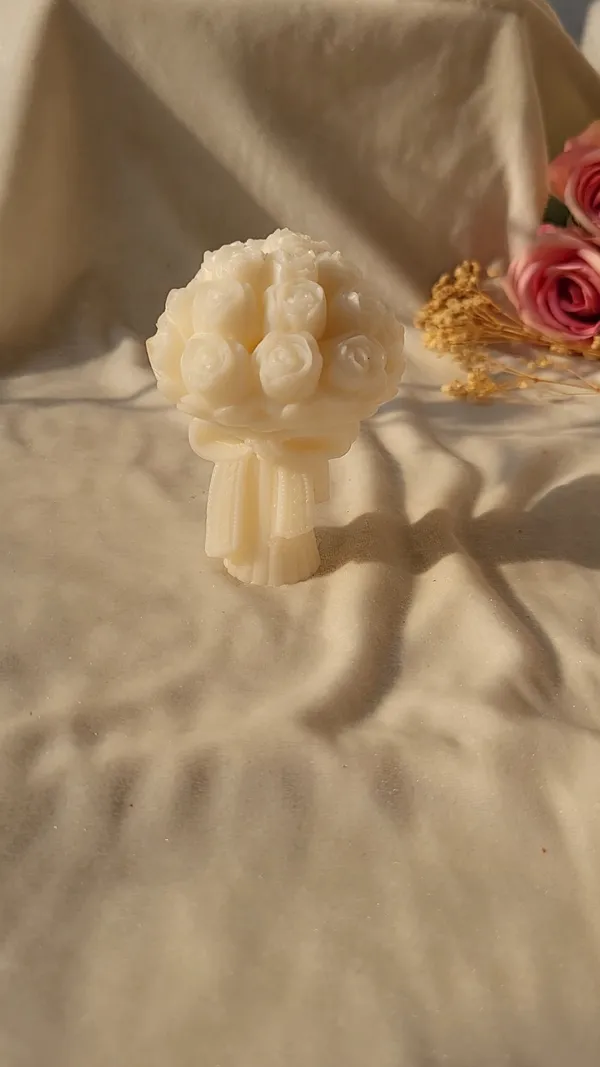 Romantic_Rose_Petals:_Scented_Floral_Wax_Candle