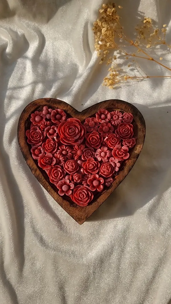 Wooden_Floral_Heart_Shaped_Decorative_Box