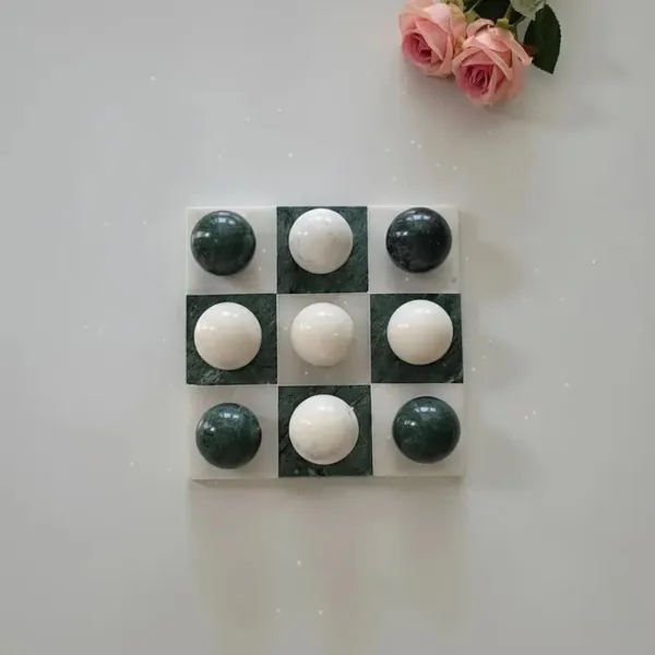 Green_And_White_Tic_Tac_Toe_Board_Game