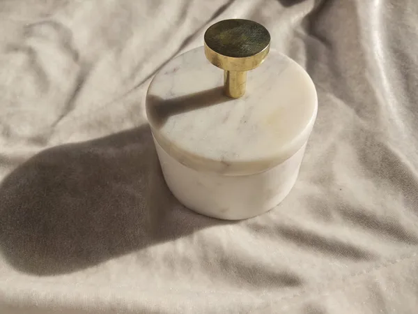 Marble_Minimalist_Round_Lidded_Trinket_Box